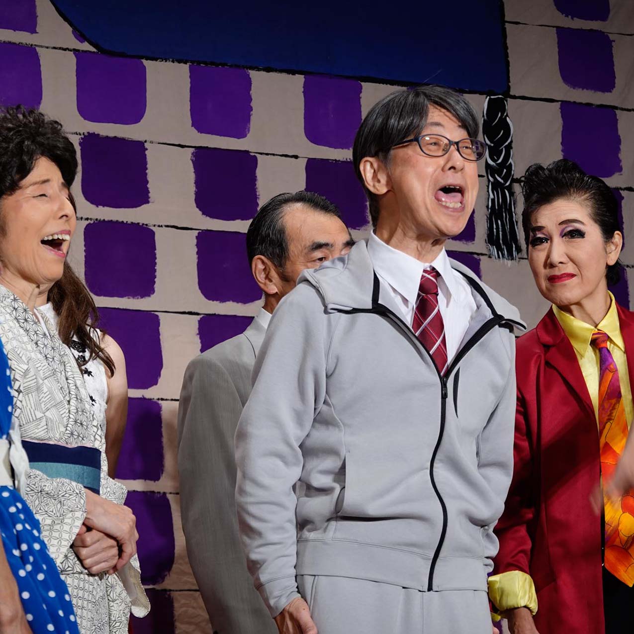 漫才やコント、マジック、歌謡ショー